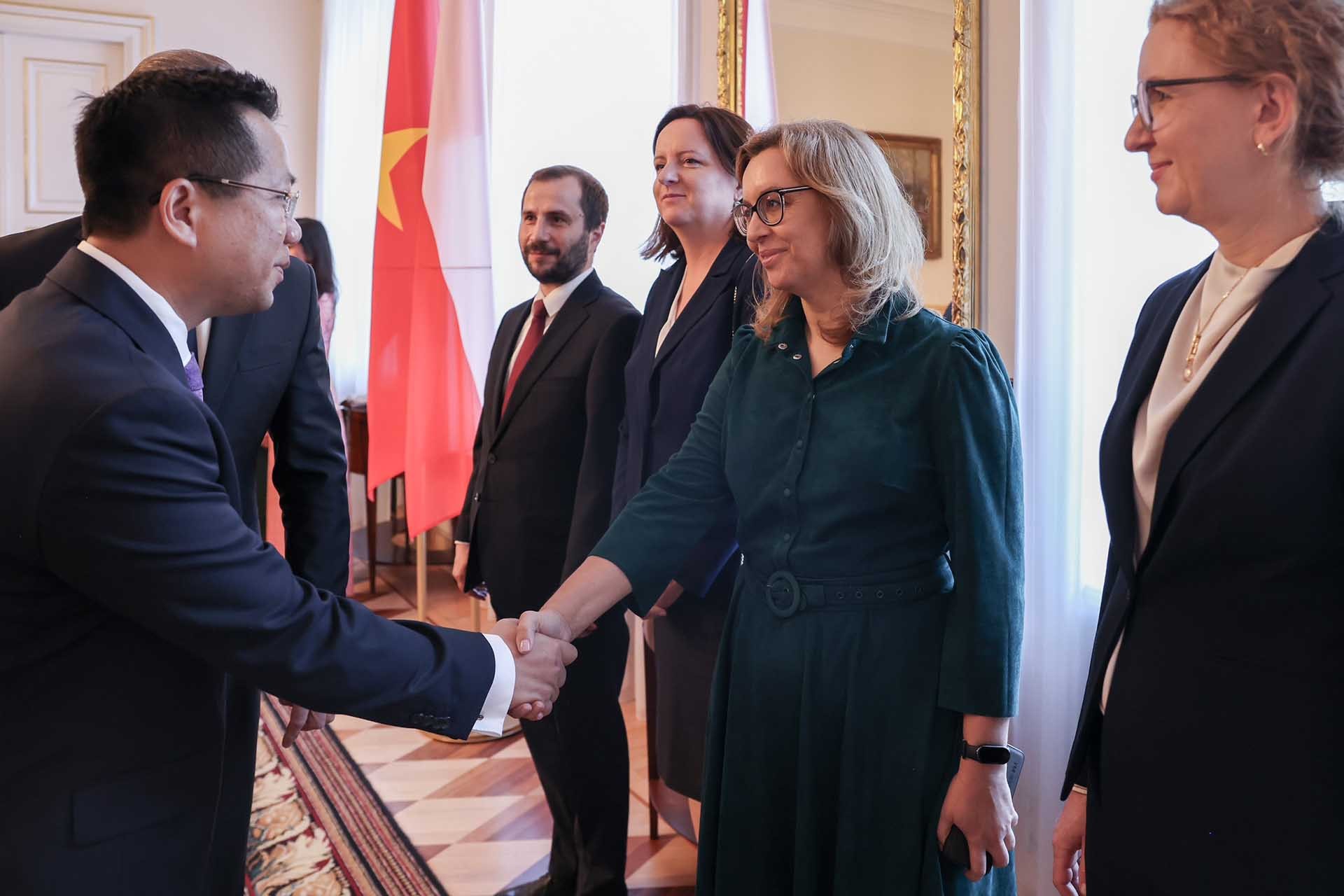 Đại sứ Hà Hoàng Hải trình Thư ủy nhiệm lên Tổng thống Ba Lan Andrzej Duda