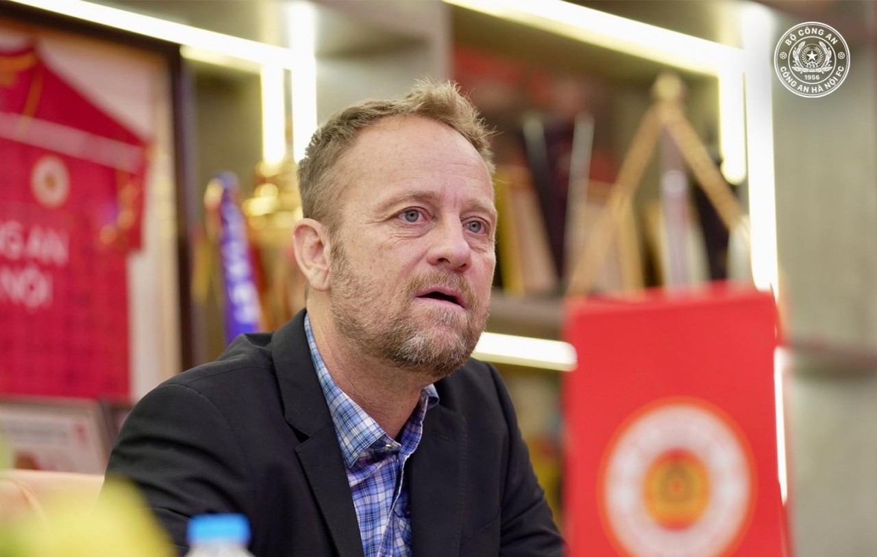 V-League: HLV Mano Polking chính thức dẫn dắt CLB Công an Hà Nội