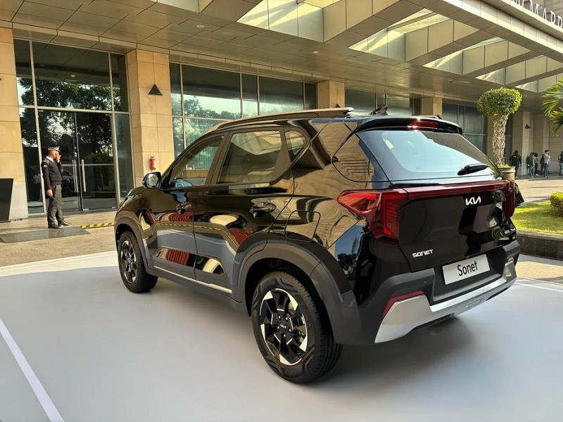 Đuôi xe được tinh chỉnh mới lạ hơn