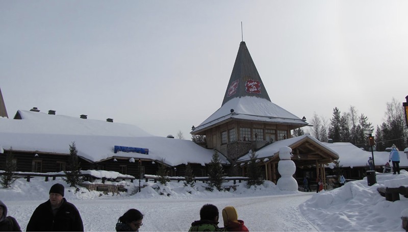 Phần Lan là điểm đến được yêu thích để giải trí, với bưu điện ông già Noel, cưỡi chó husky, hồ nước và phòng tắm hơi. Phần Lan là điểm đến được yêu thích để giải trí, với bưu điện ông già Noel, cưỡi chó husky, hồ nước và phòng tắm hơi.