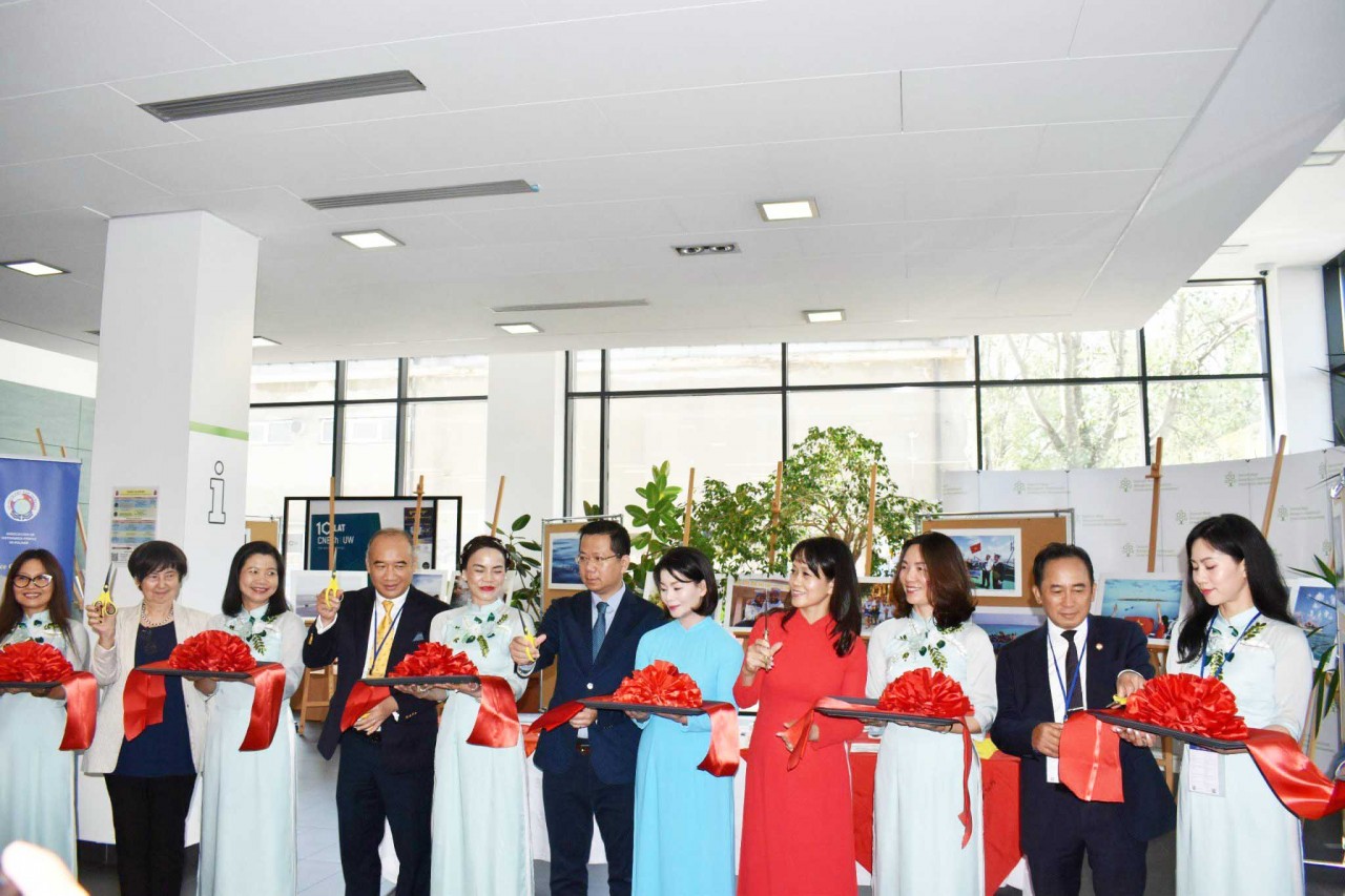 Hội thảo quốc tế 'Biển Đông, Việt Nam - Nghiên cứu, hợp tác và phát triển' tại Ba Lan Hội thảo quốc tế 'Biển Đông, Việt Nam - Nghiên cứu, hợp tác và phát triển' tại Ba Lan