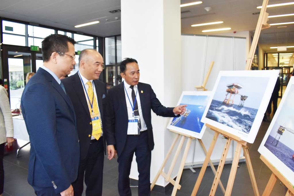 Hội thảo quốc tế 'Biển Đông, Việt Nam - Nghiên cứu, hợp tác và phát triển' tại Ba Lan Hội thảo quốc tế 'Biển Đông, Việt Nam - Nghiên cứu, hợp tác và phát triển' tại Ba Lan