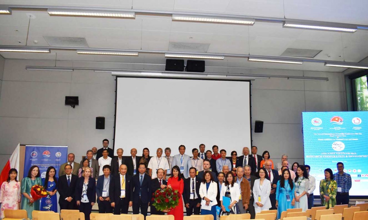 Hội thảo quốc tế 'Biển Đông, Việt Nam - Nghiên cứu, hợp tác và phát triển' tại Ba Lan Hội thảo quốc tế 'Biển Đông, Việt Nam - Nghiên cứu, hợp tác và phát triển' tại Ba Lan