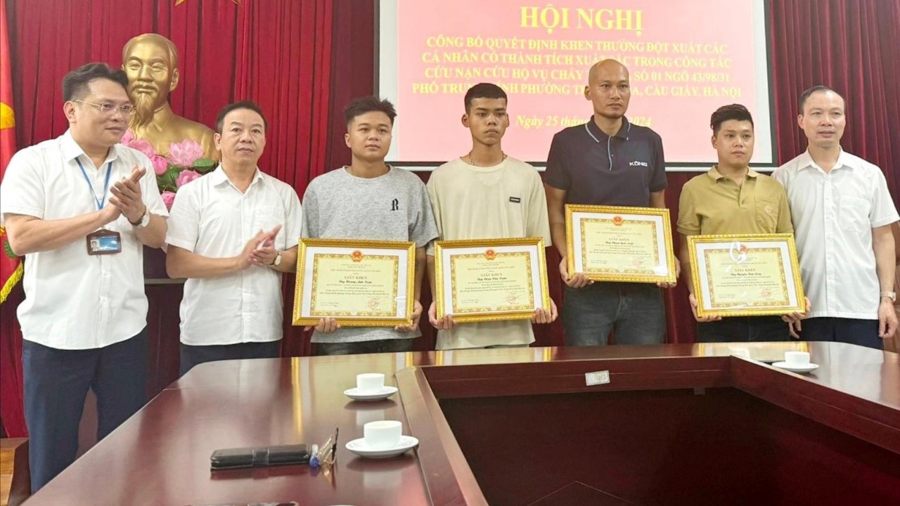 Vụ cháy tại Trung Kính: Khen thưởng 4 công dân cứu người, đề xuất tặng Bằng khen