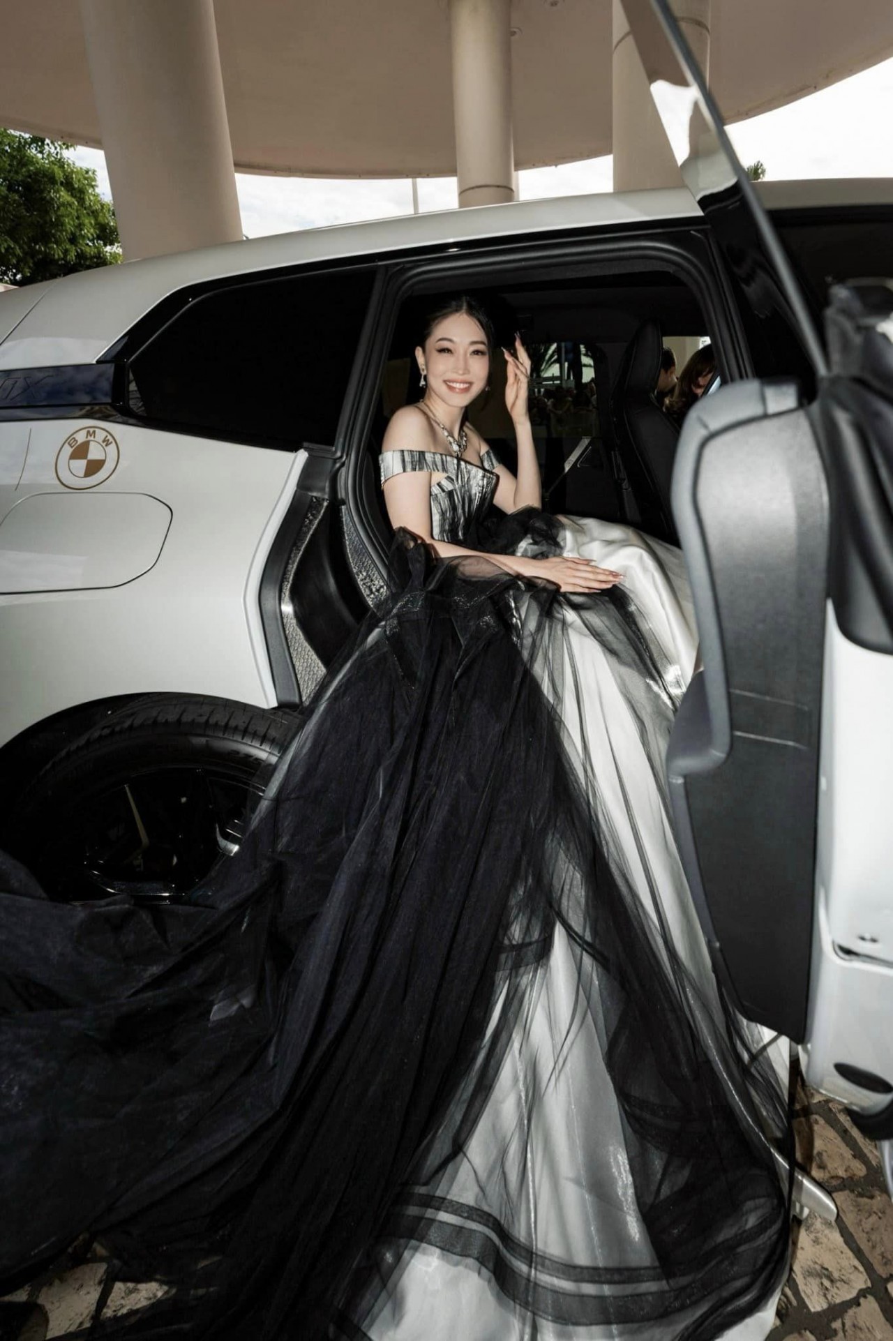 Á hậu Phương Nga