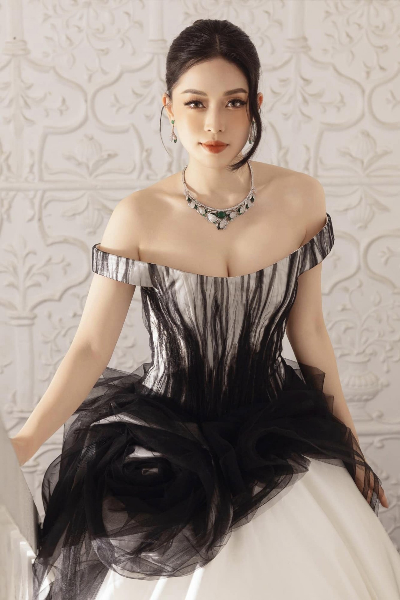 Á hậu Phương Nga sánh bước bên ông xã tại LHP Cannes 2024