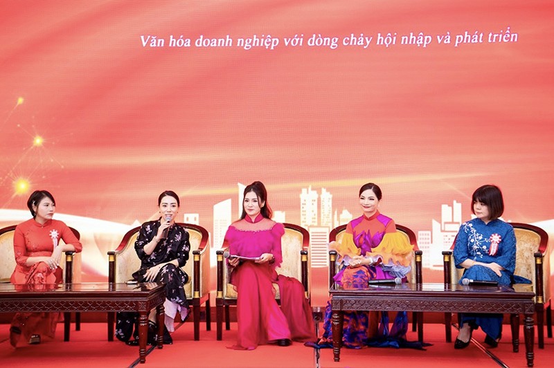 Các nữ doanh nhân tham gia diễn đàn.