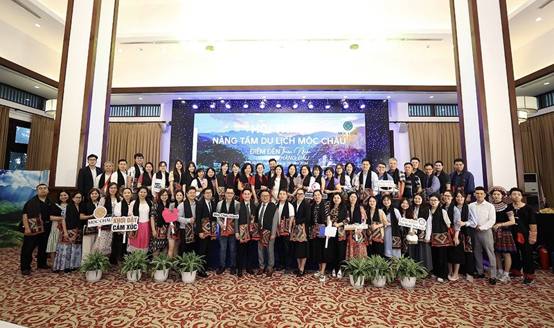 Các đại biểu tham gia Hội thảo chụp ảnh kỷ niệm.