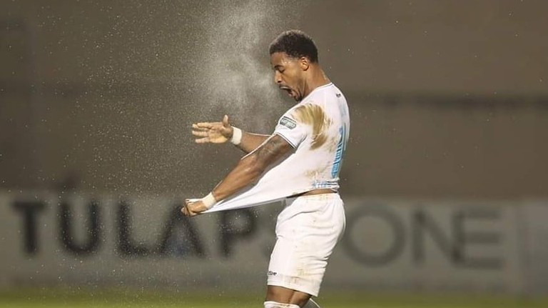 V-League: Tiền đạo Rafaelson ghi 5 bàn trong trận Nam Định thắng Thanh Hóa