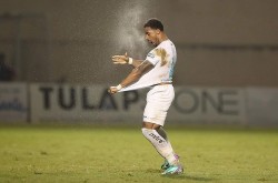 V-League: Tiền đạo Rafaelson ghi 5 bàn trong trận Nam Định thắng Thanh Hóa