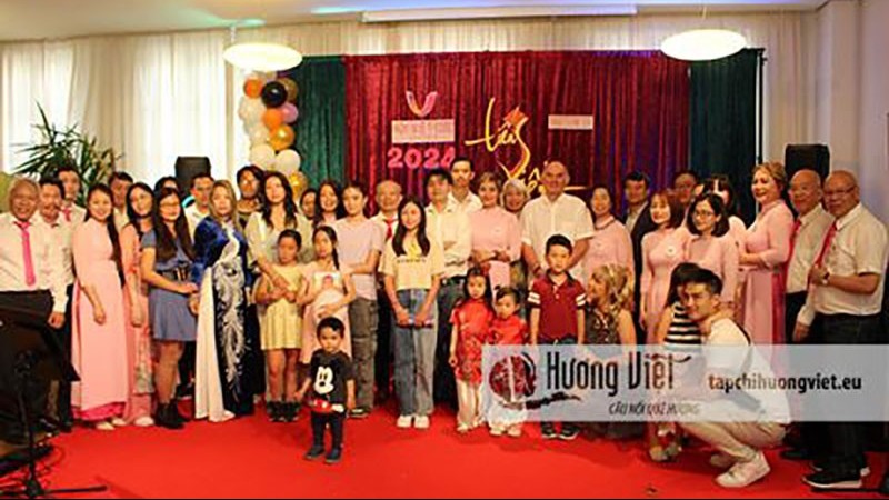 Khai giảng lớp học tiếng Việt tại thành phố Augsburg