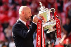 MU vô địch FA Cup, người hâm mộ ủng hộ HLV Erik ten Hag