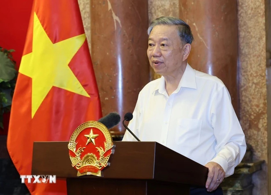 Chủ tịch nước Tô Lâm phát biểu động viên và biểu dương các thanh thiếu niên tiêu biểu là con cán bộ chiến sỹ công an. (Nguồn: TTXVN) Chủ tịch nước Tô Lâm phát biểu động viên và biểu dương các thanh thiếu niên tiêu biểu là con cán bộ chiến sỹ công an. (Nguồn: TTXVN)