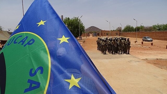 khong rut quan theo eu duc se duy tri can cu quan su o niger