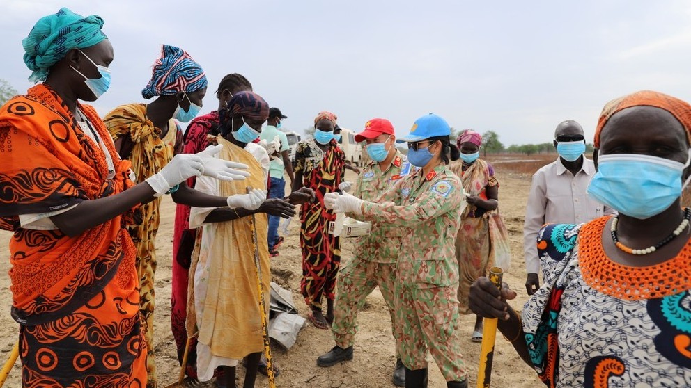 Lính mũ nồi xanh Việt Nam hưởng ứng Ngày Môi trường thế giới (5/6)