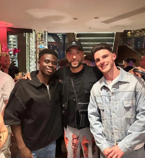 Mùa giải 2023/24 kết thúc, hình ảnh các cầu thủ Arsenal đi nghỉ cùng người thân