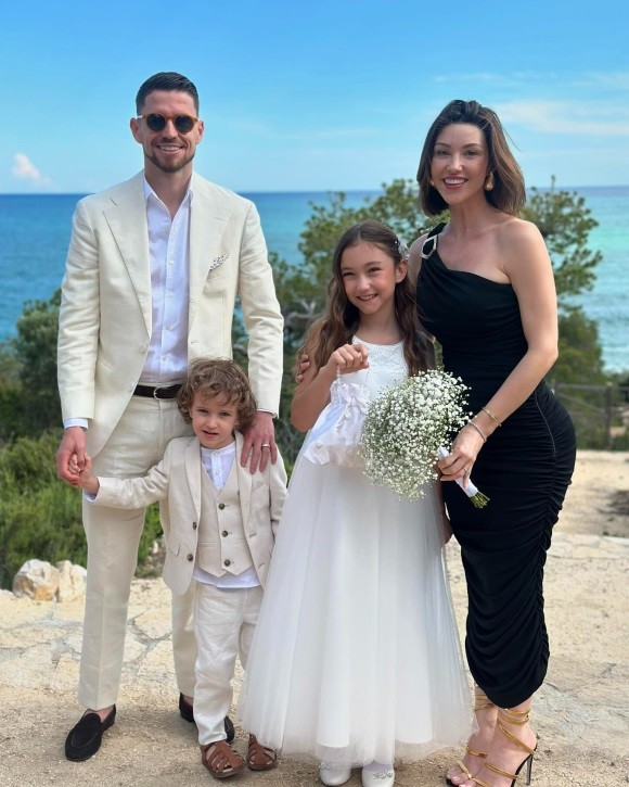 Mùa giải 2023/24 kết thúc, hình ảnh các cầu thủ Arsenal đi nghỉ cùng người thân