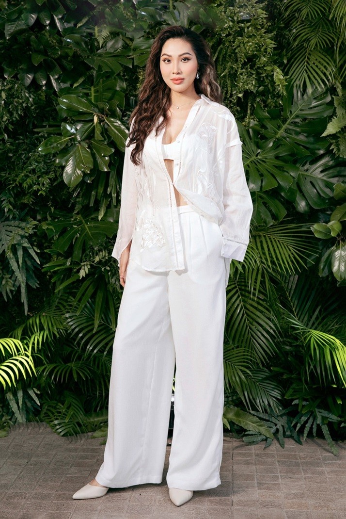 Hoa hậu Bùi Quỳnh Hoa