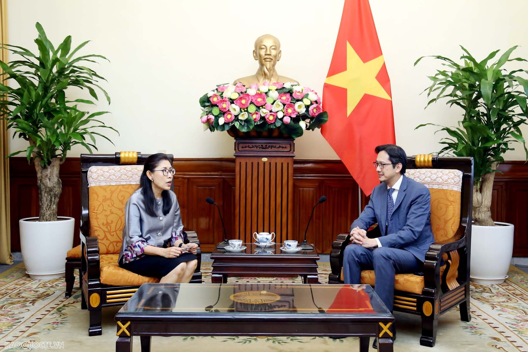 Thứ trưởng Ngoại giao Đỗ Hùng Việt tiếp Đại sứ Thái Lan tại Việt Nam Thứ trưởng Ngoại giao Đỗ Hùng Việt tiếp Đại sứ Thái Lan tại Việt Nam