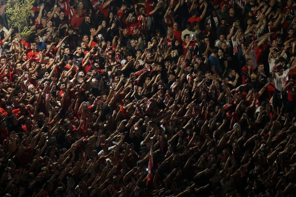 Olympiakos vô địch UEFA Europa Conference League 2023/24, người hâm mộ mở hội