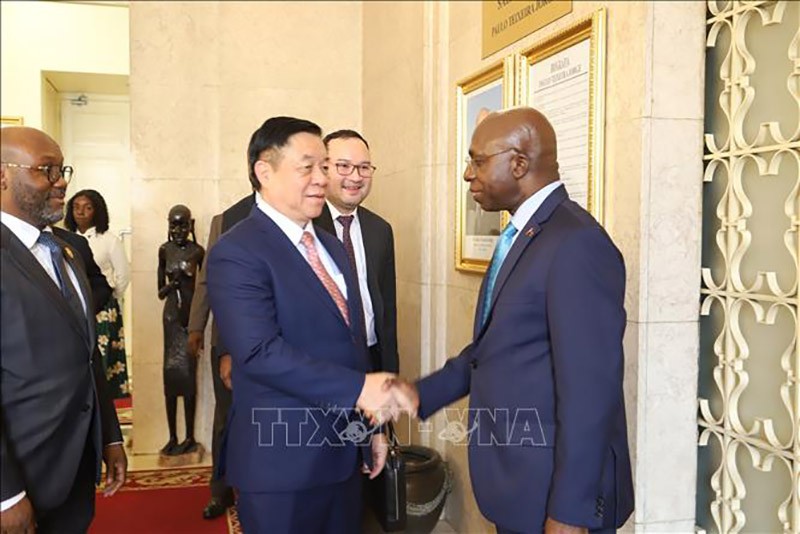 Việt Nam luôn coi trọng quan hệ hợp tác nhiều mặt với Angola và Đảng PMLA Việt Nam luôn coi trọng quan hệ hợp tác nhiều mặt với Angola và Đảng PMLA