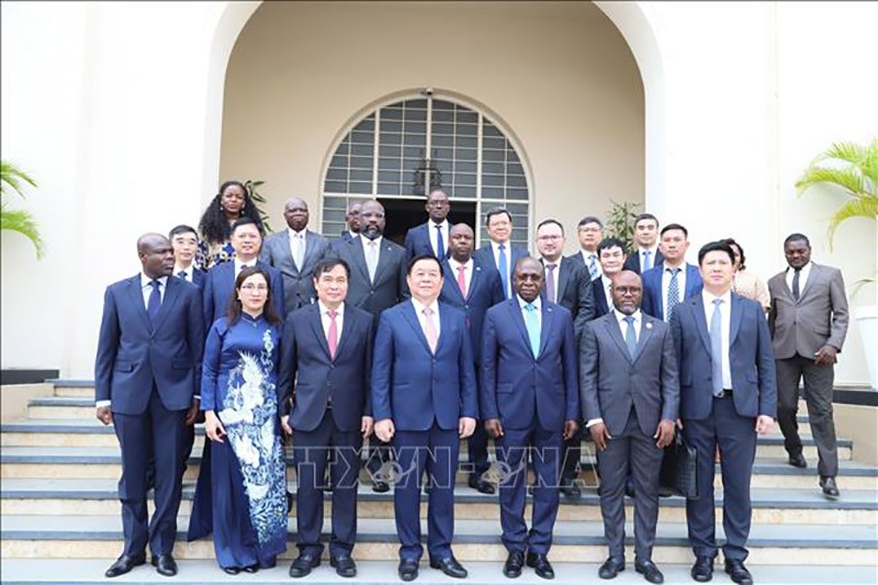 Việt Nam luôn coi trọng quan hệ hợp tác nhiều mặt với Angola và Đảng PMLA Việt Nam luôn coi trọng quan hệ hợp tác nhiều mặt với Angola và Đảng PMLA