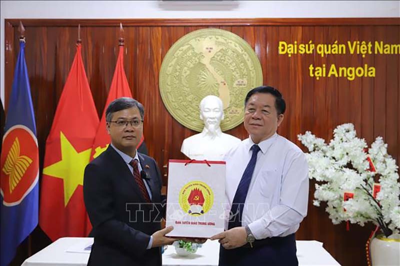 Việt Nam luôn coi trọng quan hệ hợp tác nhiều mặt với Angola và Đảng PMLA Việt Nam luôn coi trọng quan hệ hợp tác nhiều mặt với Angola và Đảng PMLA