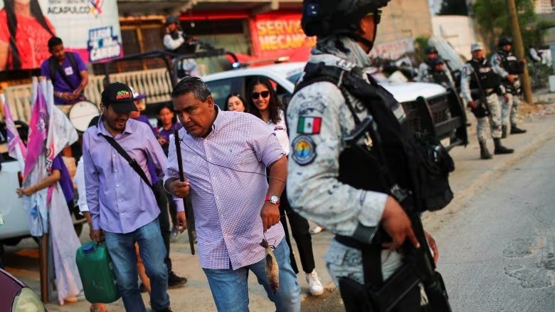 lo ngai mat an ninh trat tu mexico loai bo gan 100 diem bo phieu