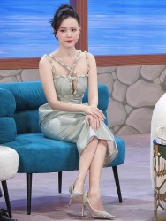 Sau đám cưới, Midu chọn phong cách thời trang thanh lịch, nữ tính