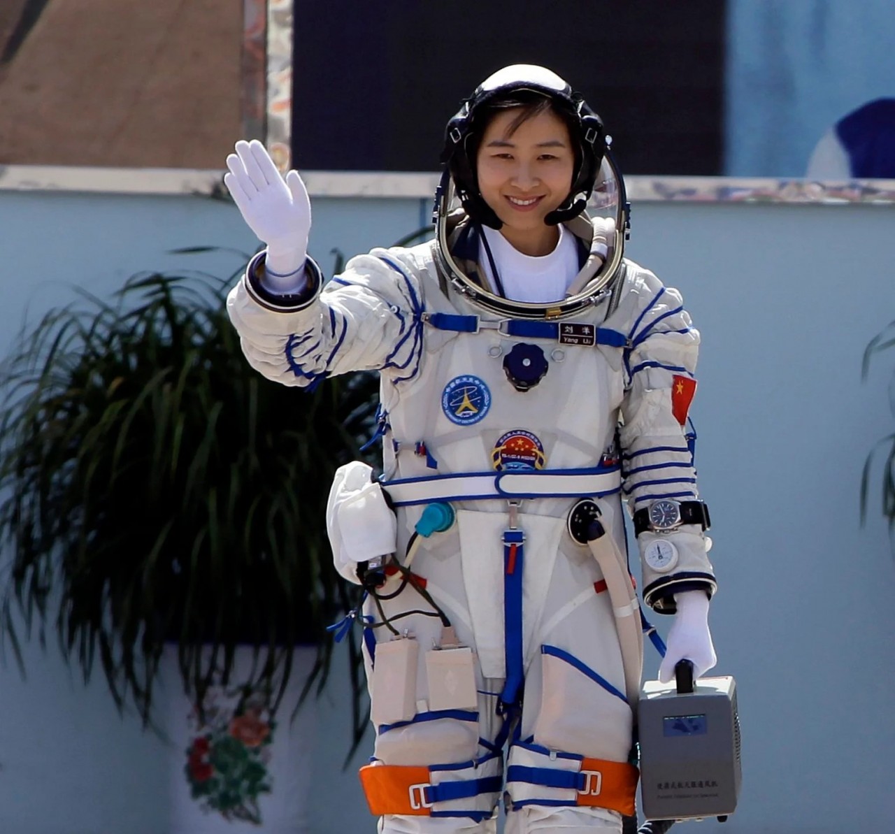 Gia đình và sự nghiệp đáng mơ ước của nữ phi hành gia Trung Quốc
