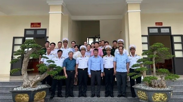 thu truong thuong truc nguyen minh vu tham va lam viec voi trung doan 451 bo tu lenh vung 4 hai quan binh thuan