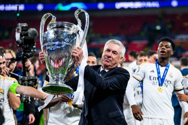 Carlo Ancelotti 7 lần vô địch Champions League với tư cách cầu thủ và HLV. Carlo Ancelotti 7 lần vô địch Champions League với tư cách cầu thủ và HLV.