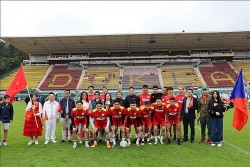 Đội bóng đá của cộng đồng người Việt vào trận chung kết giải đấu do Thượng viện Czech bảo trợ