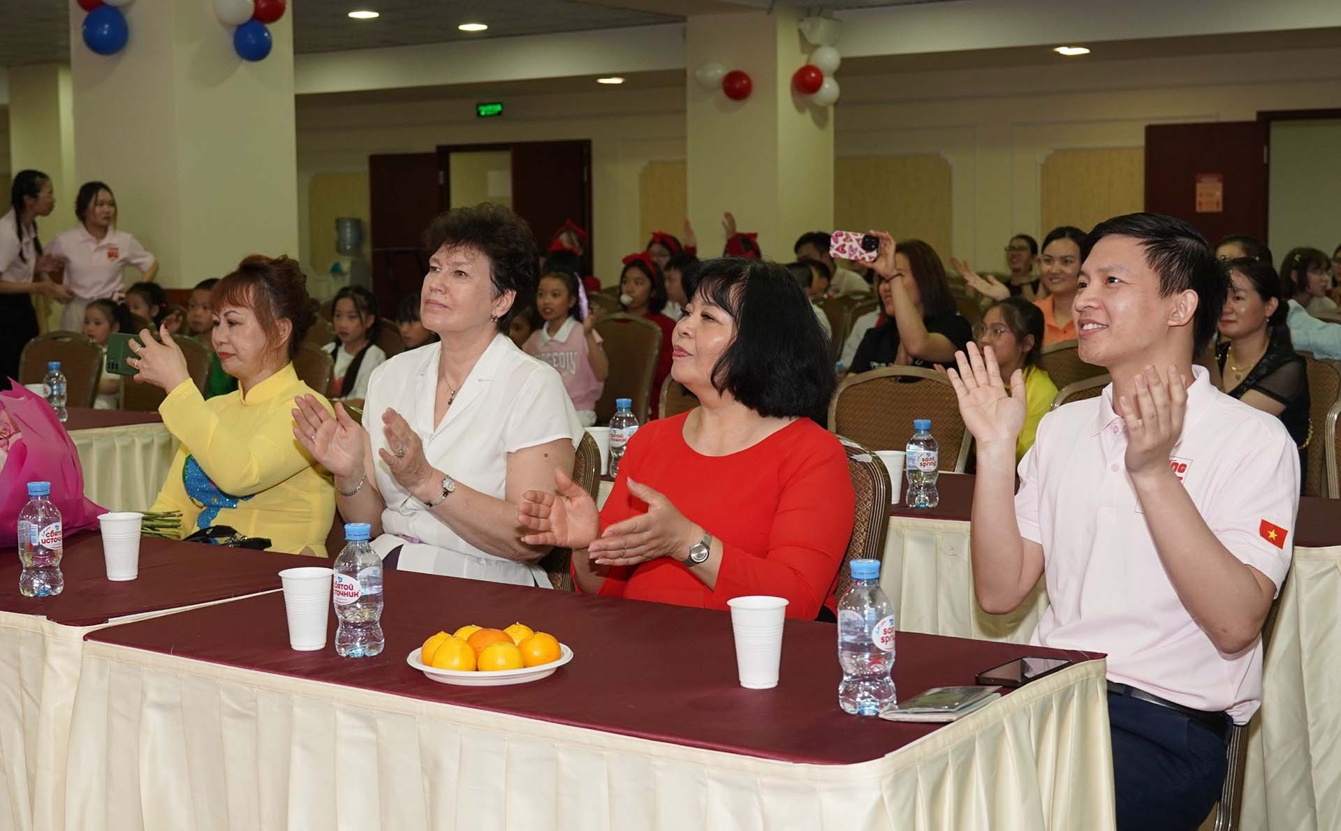 Thanh niên Việt Nam tại Nga cùng nỗ lực gìn giữ ngôn ngữ và bản sắc văn hóa dân tộc Thanh niên Việt Nam tại Nga cùng nỗ lực gìn giữ ngôn ngữ và bản sắc văn hóa dân tộc