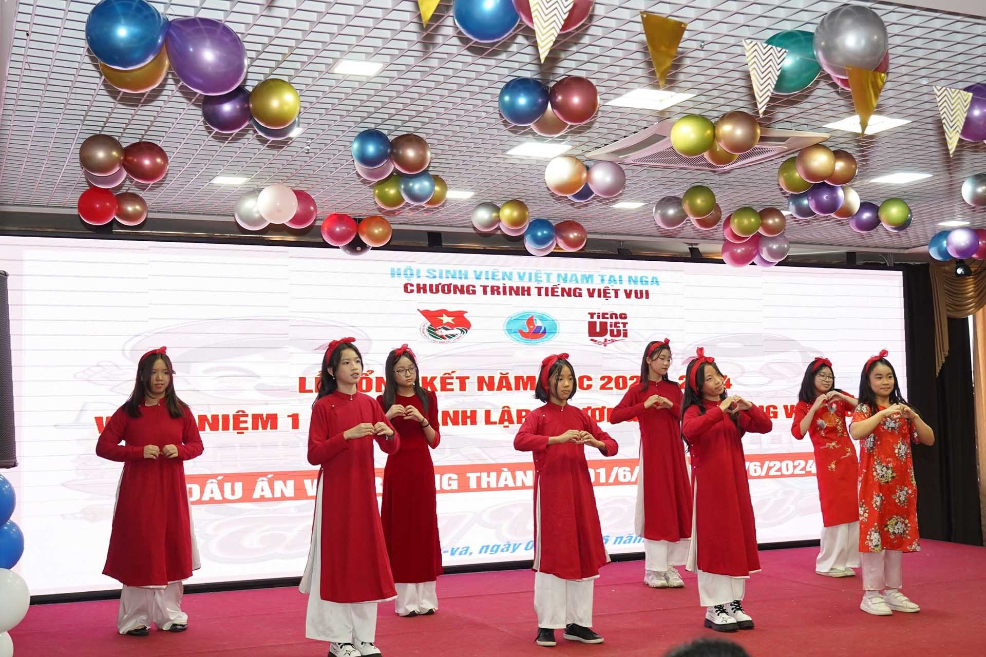 Thanh niên Việt Nam tại Nga cùng nỗ lực gìn giữ ngôn ngữ và bản sắc văn hóa dân tộc Thanh niên Việt Nam tại Nga cùng nỗ lực gìn giữ ngôn ngữ và bản sắc văn hóa dân tộc