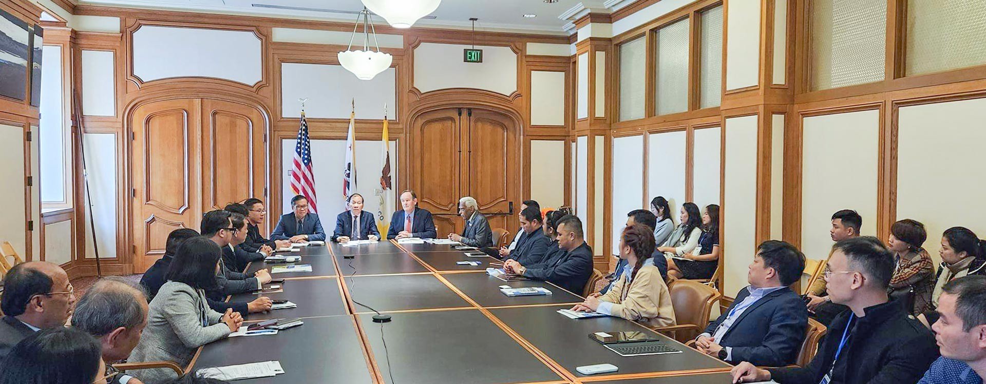 Sứ mệnh của các nhà ngoại giao là hiện thực hóa những cam kết hợp tác của hai nước. Đại sứ Hoàng Anh Tuấn luôn nỗ lực hết mình biến những cơ hội thành hiện thực.