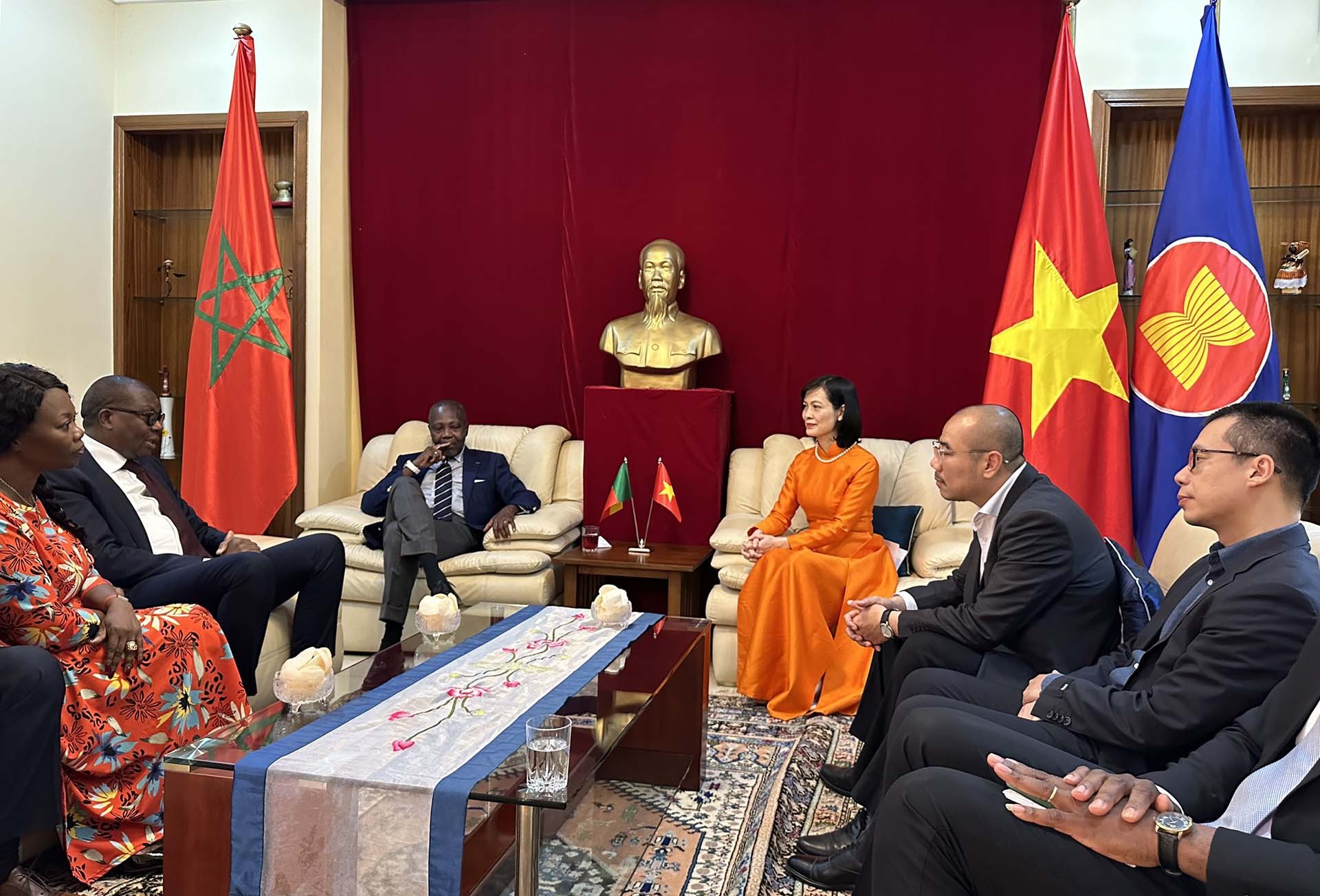 Trao quyết định bổ nhiệm Lãnh sự danh dự Việt Nam tại Benin