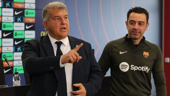 Chủ tịch Barcelona Joan Laporta nêu rõ lý do sa thải HLV Xavi