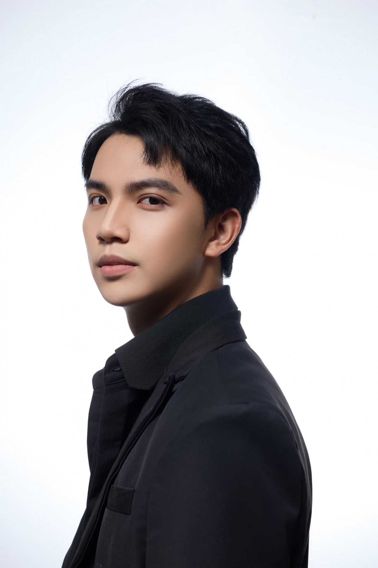 Diễn viên Việt Hoàng