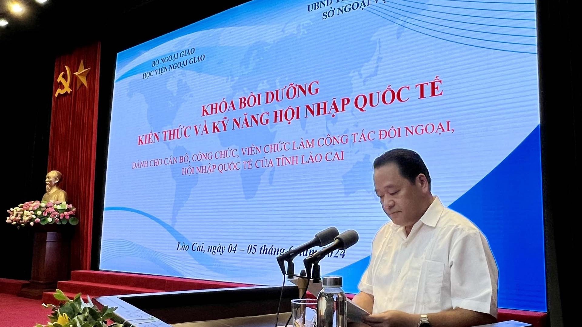 Tổ chức khóa bồi dưỡng kiến thức và kỹ năng hội nhập quốc tế dành cho cán bộ, công chức, viên chức của tỉnh Lào Cai