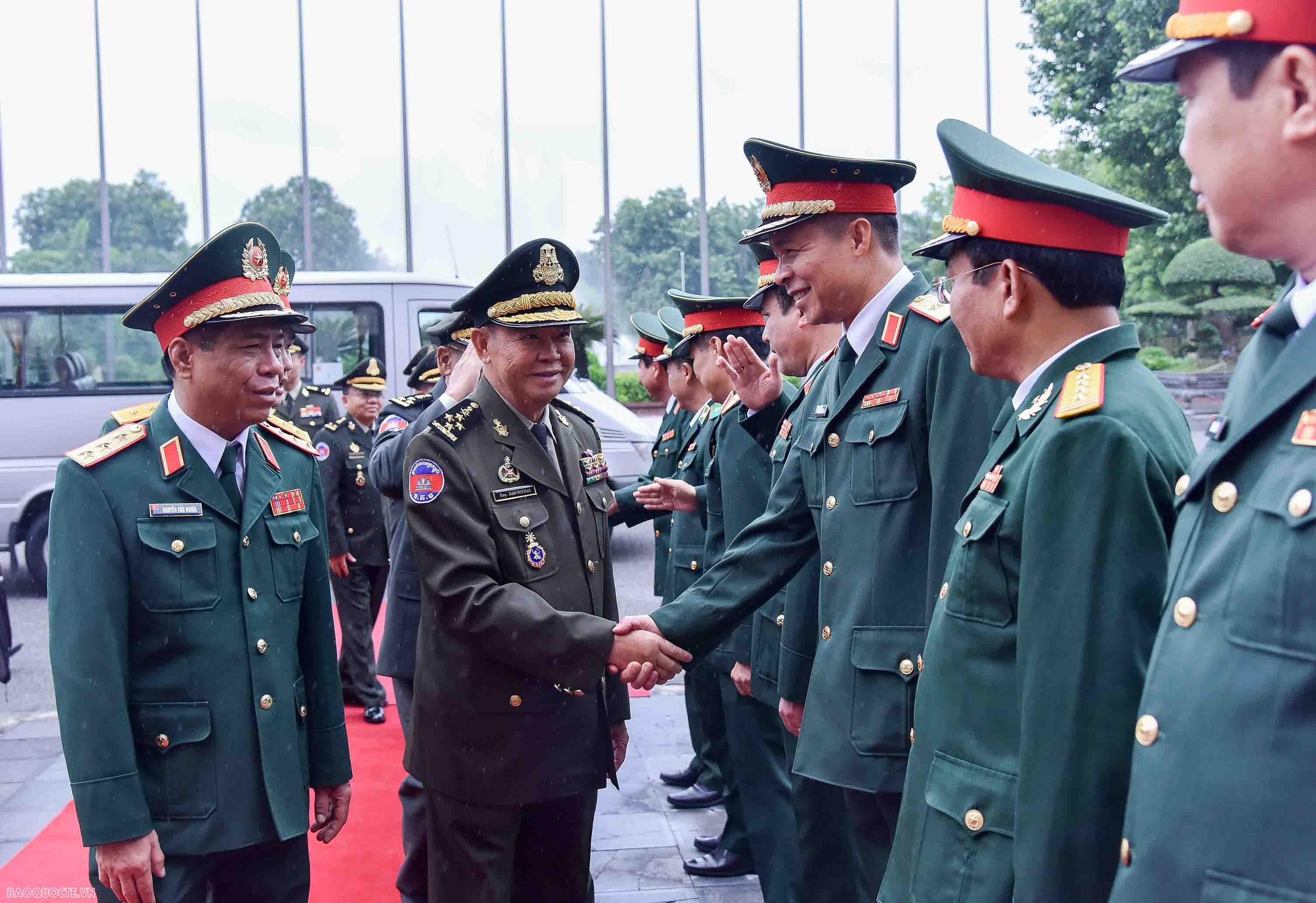 Làm sâu sắc hơn nữa quan hệ giữa quân đội Việt Nam-Campuchia Làm sâu sắc hơn nữa quan hệ giữa quân đội Việt Nam-Campuchia