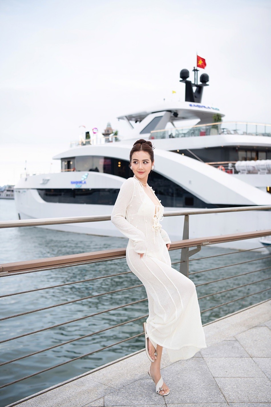 Hình ảnh diễn viên Phan Minh Huyền đón sinh nhật sớm bên hội bạn thân diễn viên truyền hình