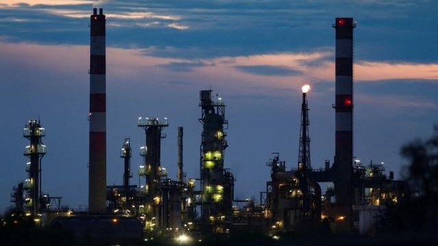 gia xang dau hom nay 76 ecb cat giam lai suat gia dau tang 2