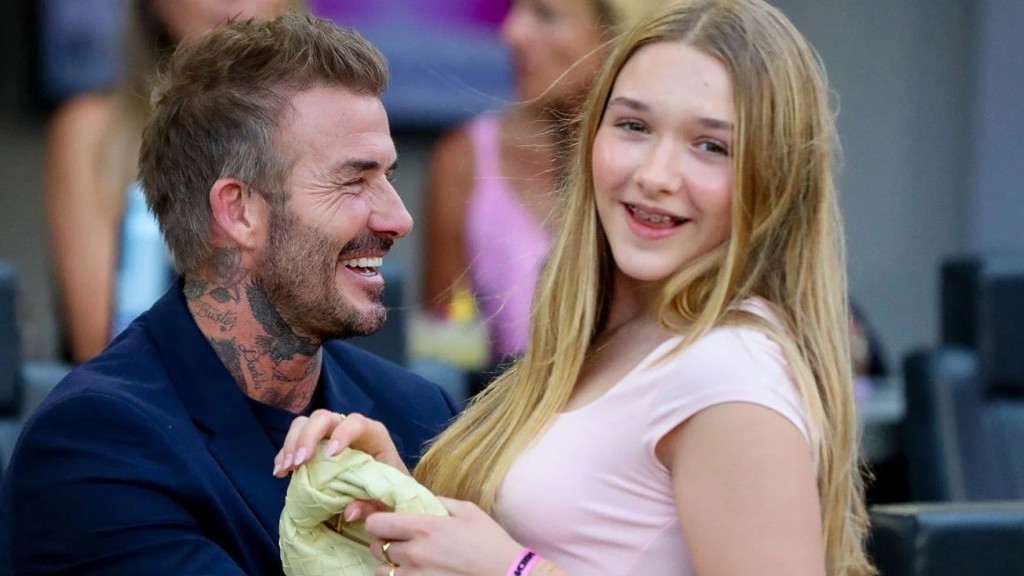 Victoria Beckham không đồng ý để con gái út làm tóc xoăn