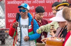 Người đàn ông Nepal lập kỷ lục lần thứ 30 chinh phục đỉnh Everest