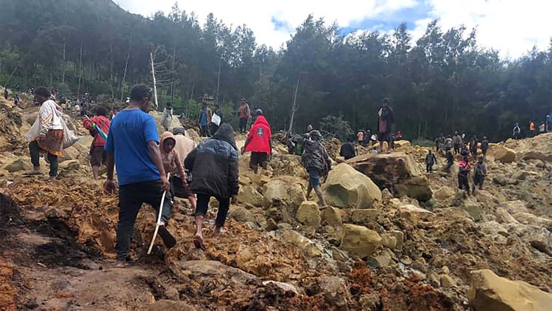 Công tác tìm kiếm cứu nạn sau thảm họa sạt lở đất tại Papua New Guinea. (Nguồn: AFP) Công tác tìm kiếm cứu nạn sau thảm họa sạt lở đất tại Papua New Guinea. (Nguồn: AFP)
