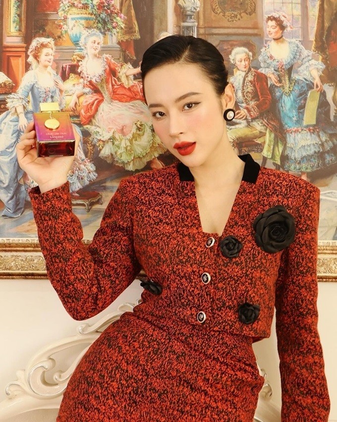 Thời trang bán hàng  livestream của Angela Phương Trinh