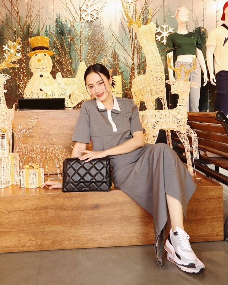 Thời trang bán hàng  livestream của Angela Phương Trinh