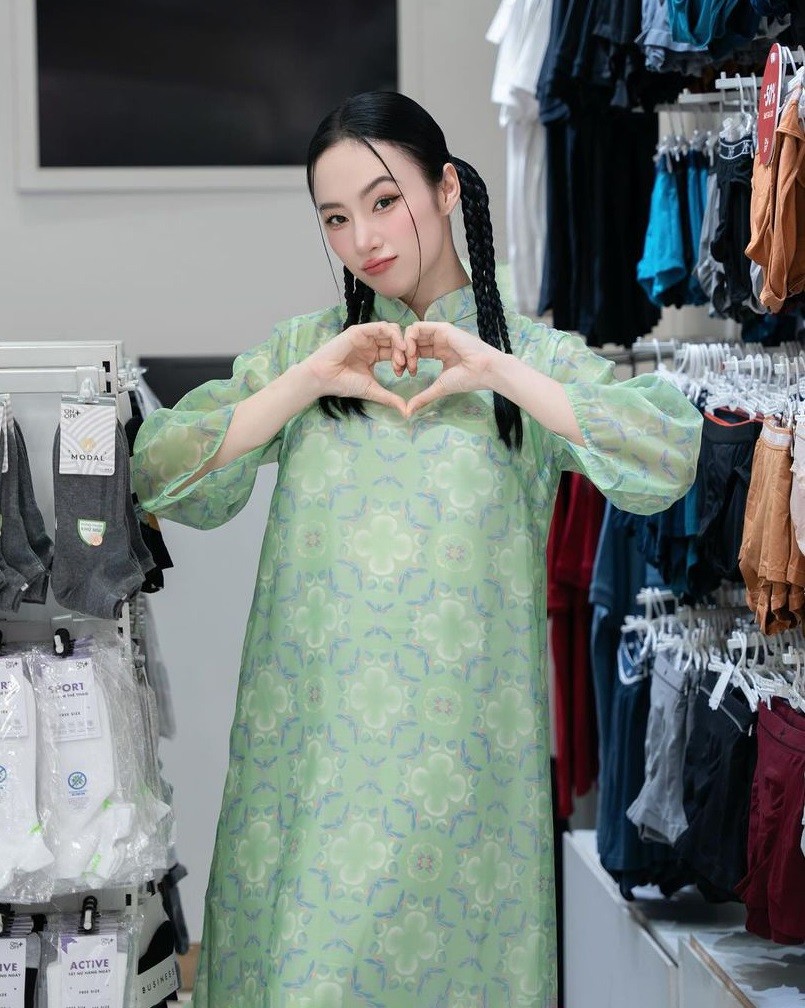 Thời trang bán hàng  livestream của Angela Phương Trinh