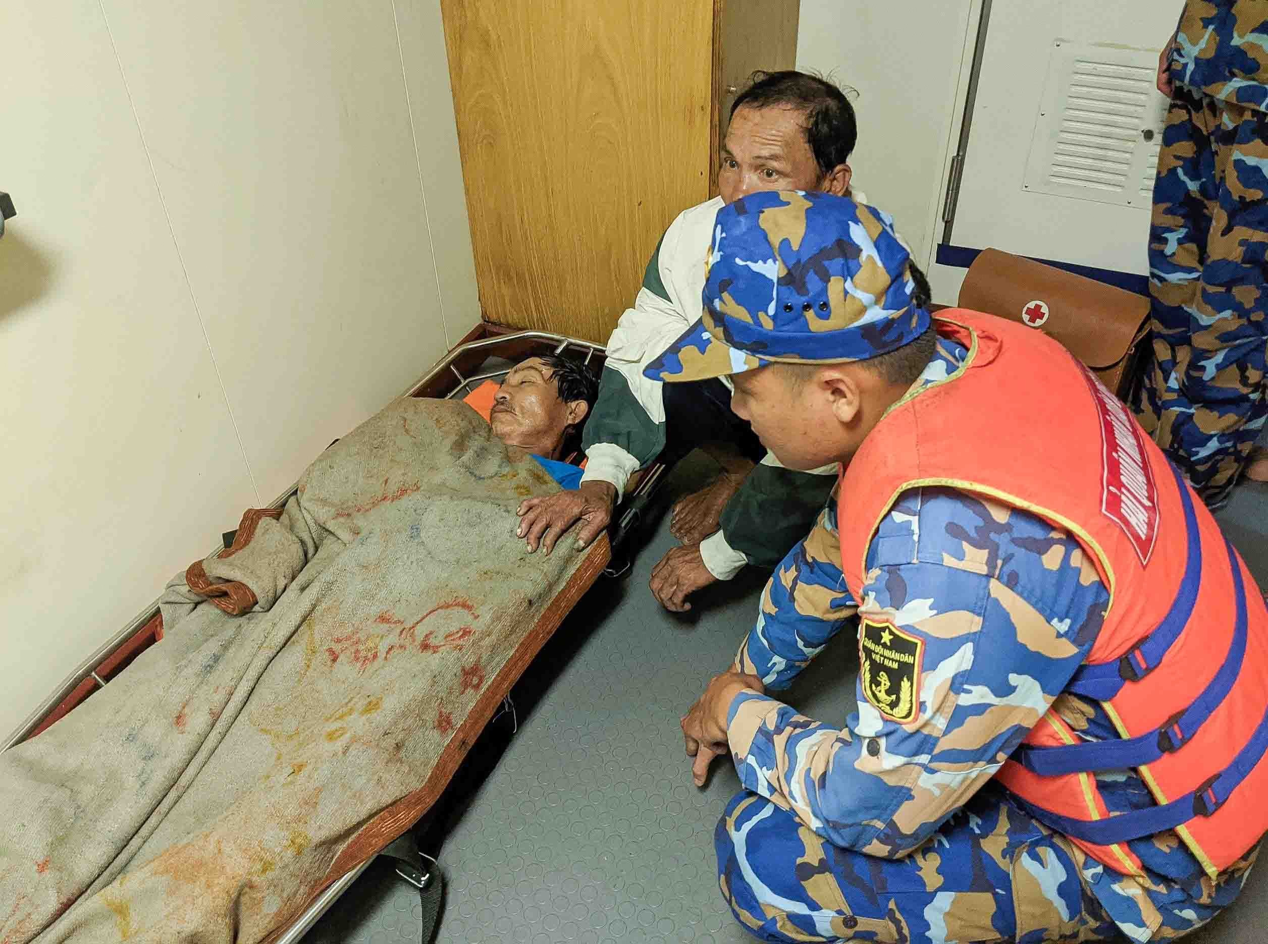 Bộ Tư lệnh Vùng 4 Hải quân tích cực hỗ trợ ngư dân